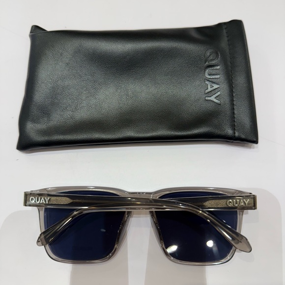 Quay Unplugged sunglasses - Picture 2 of 2